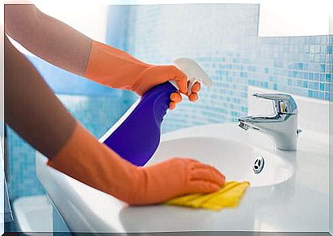 Bathroom cleaning tips