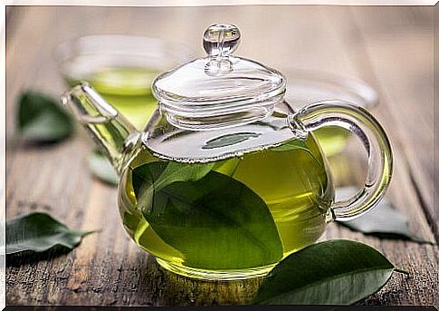 green tea with manuka honey to fight against gastritis