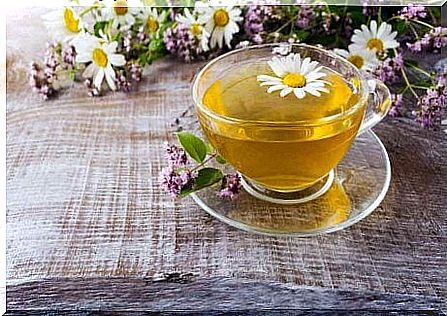 chamomile infusion to fight against gastritis