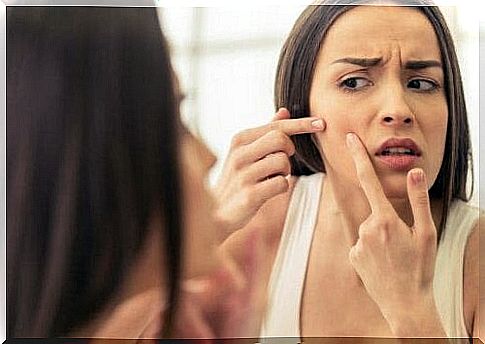 To take care of your skin, don't touch your pimples!