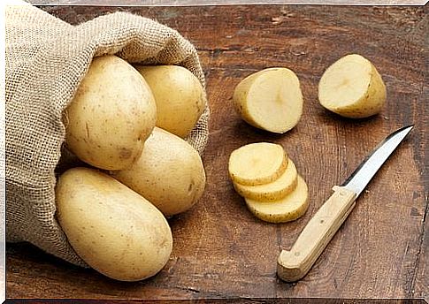 Potatoes can help thin the armpits.