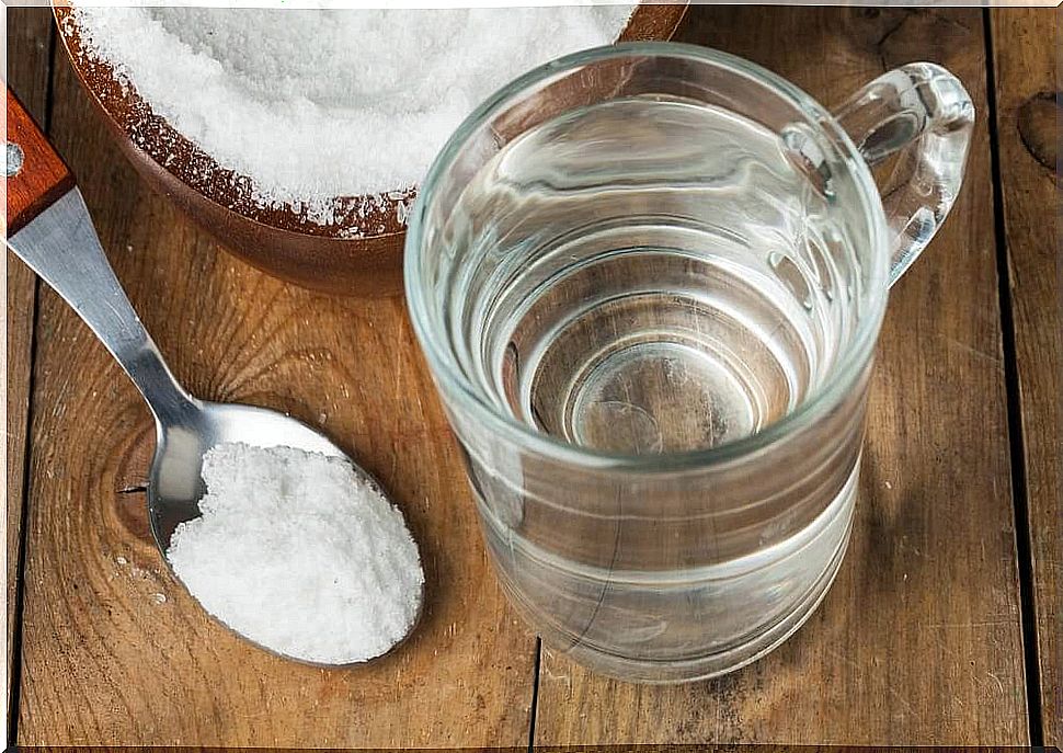 sodium bicarbonate helps treat sore throats